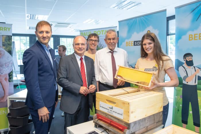 SURAAA Van der Bellen