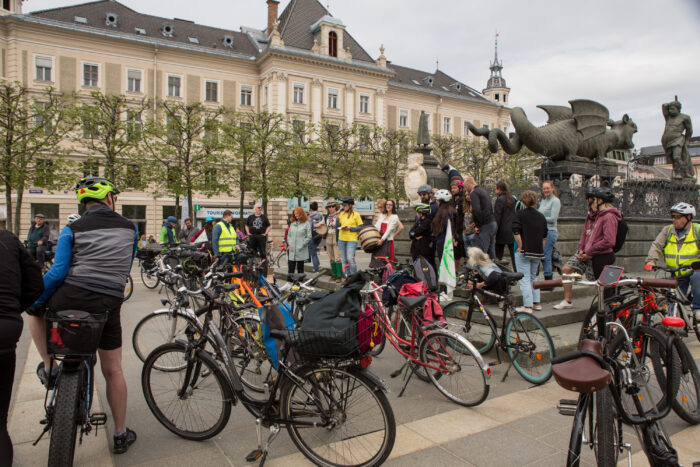Die Radparade startete am Neuen Platz.