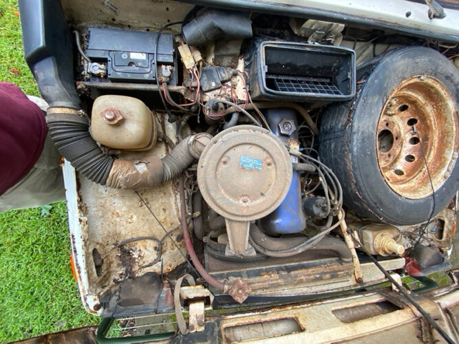 Lada Motorraum